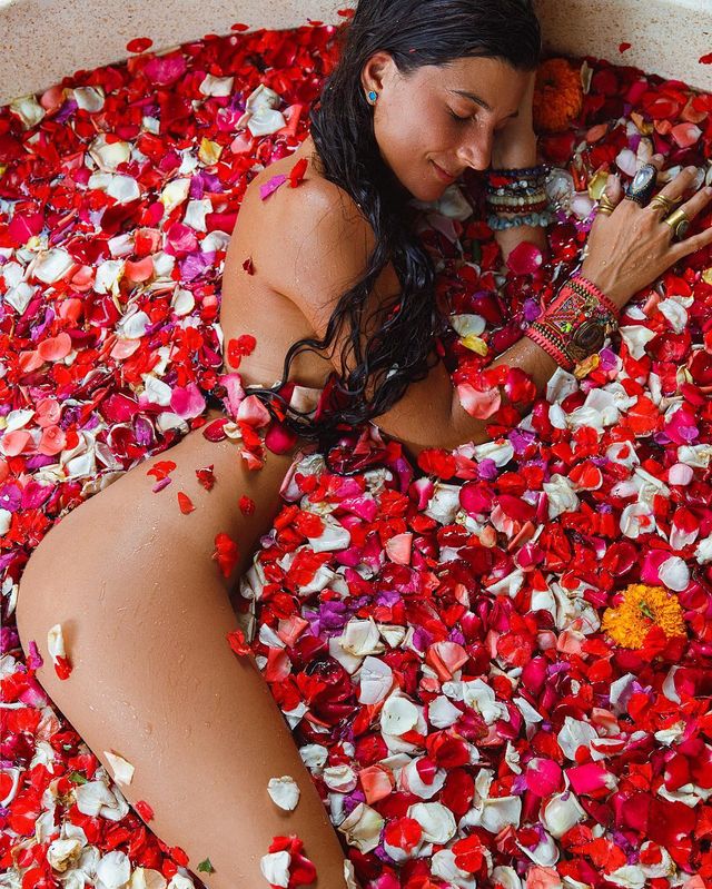 Дівчина тижня: гаряча 32-річна блогерка Крістіна Карілло-Букарам, яка досі незаймана (18+) - фото 342374