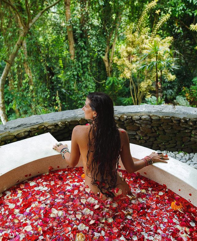 Дівчина тижня: гаряча 32-річна блогерка Крістіна Карілло-Букарам, яка досі незаймана (18+) - фото 342380