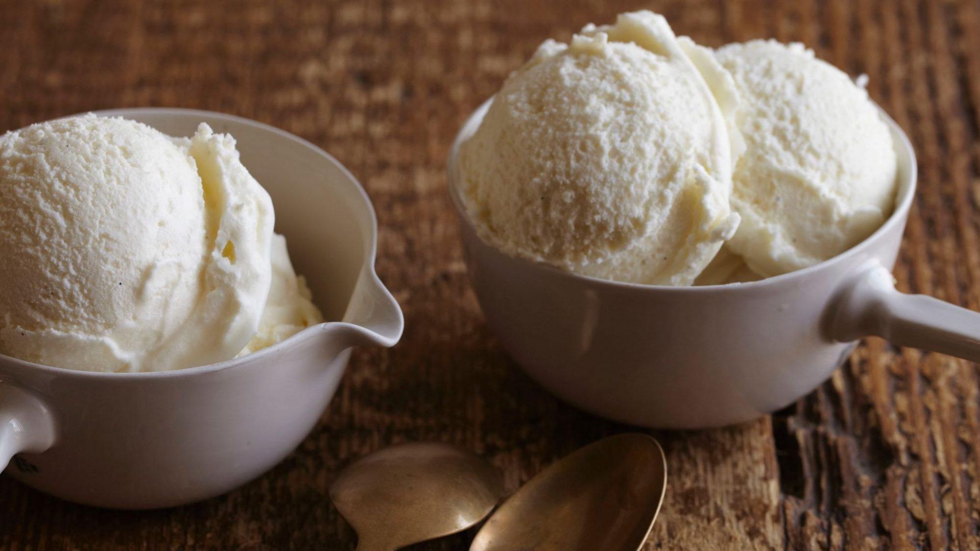 Супер морозиво зі згущеного молока, сметани і лимона