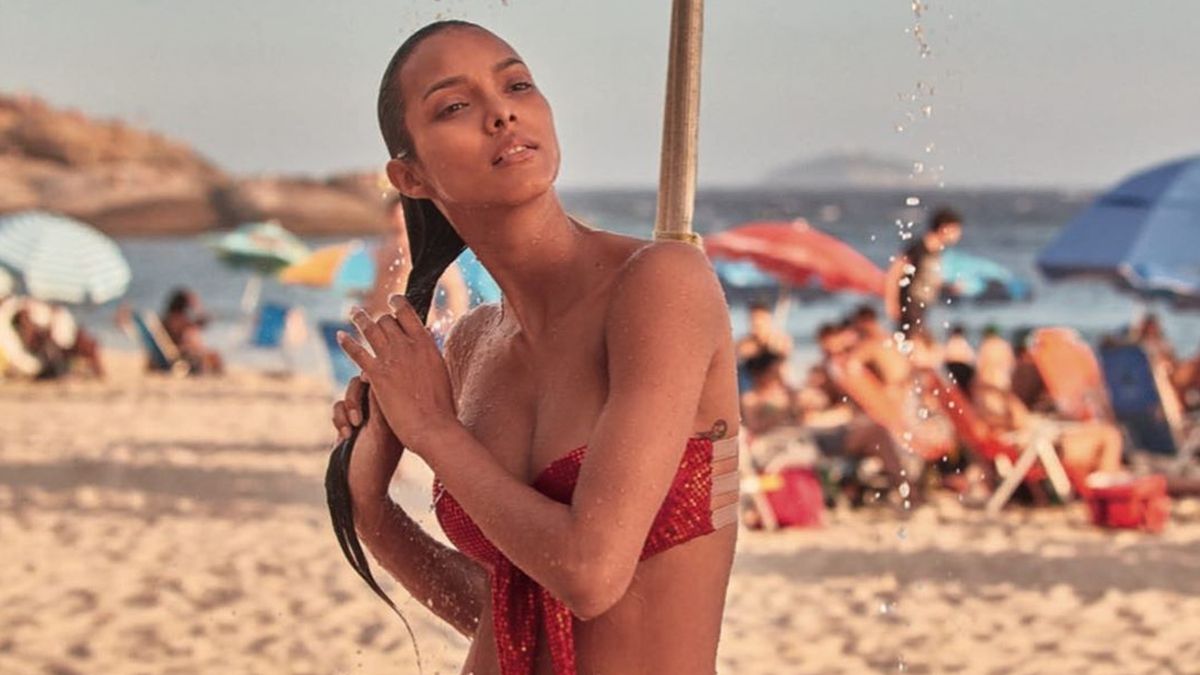 Бразильська супермодель опублікувала відверті знімки з відпочинку