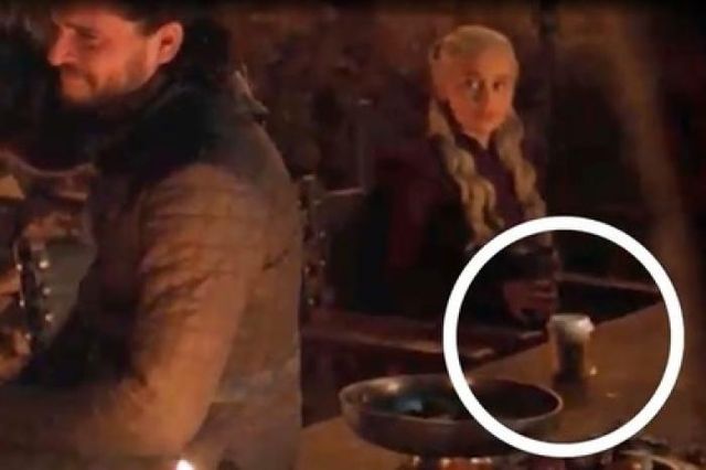 З чашкою Starbucks: зірки Гри престолів висміяли кіноляп у серіалі на фестивалі Comic-Con - фото 342549