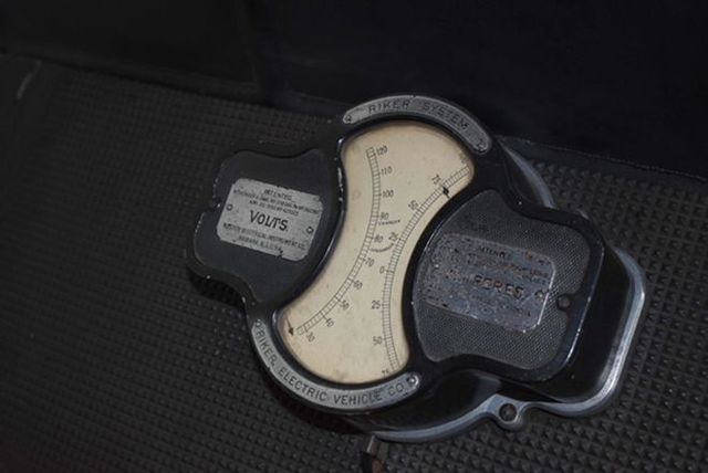 Раритетний 121-річний електрокар продадуть на аукціоні - фото 342604