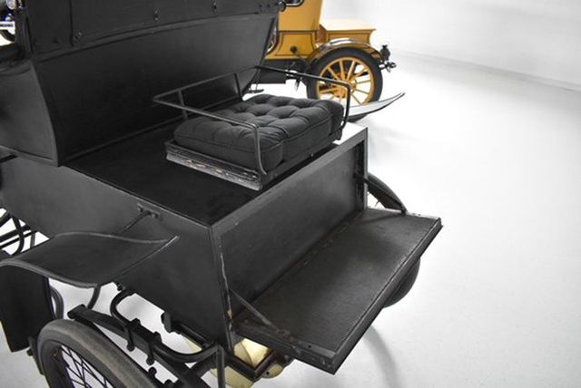 Раритетний 121-річний електрокар продадуть на аукціоні - фото 342605