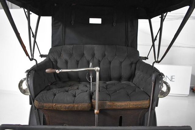 Раритетний 121-річний електрокар продадуть на аукціоні - фото 342608