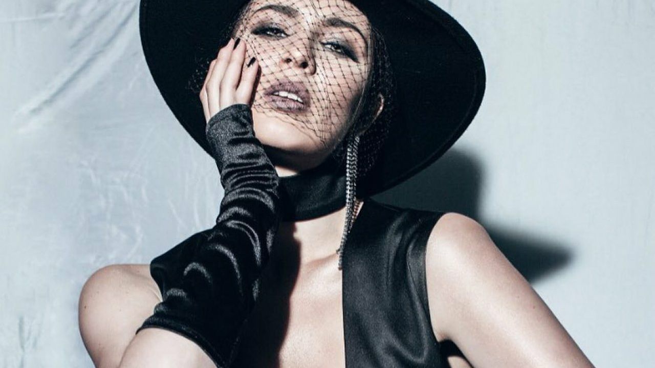 MARUV облила себе водою на сцені: гарячі кадри