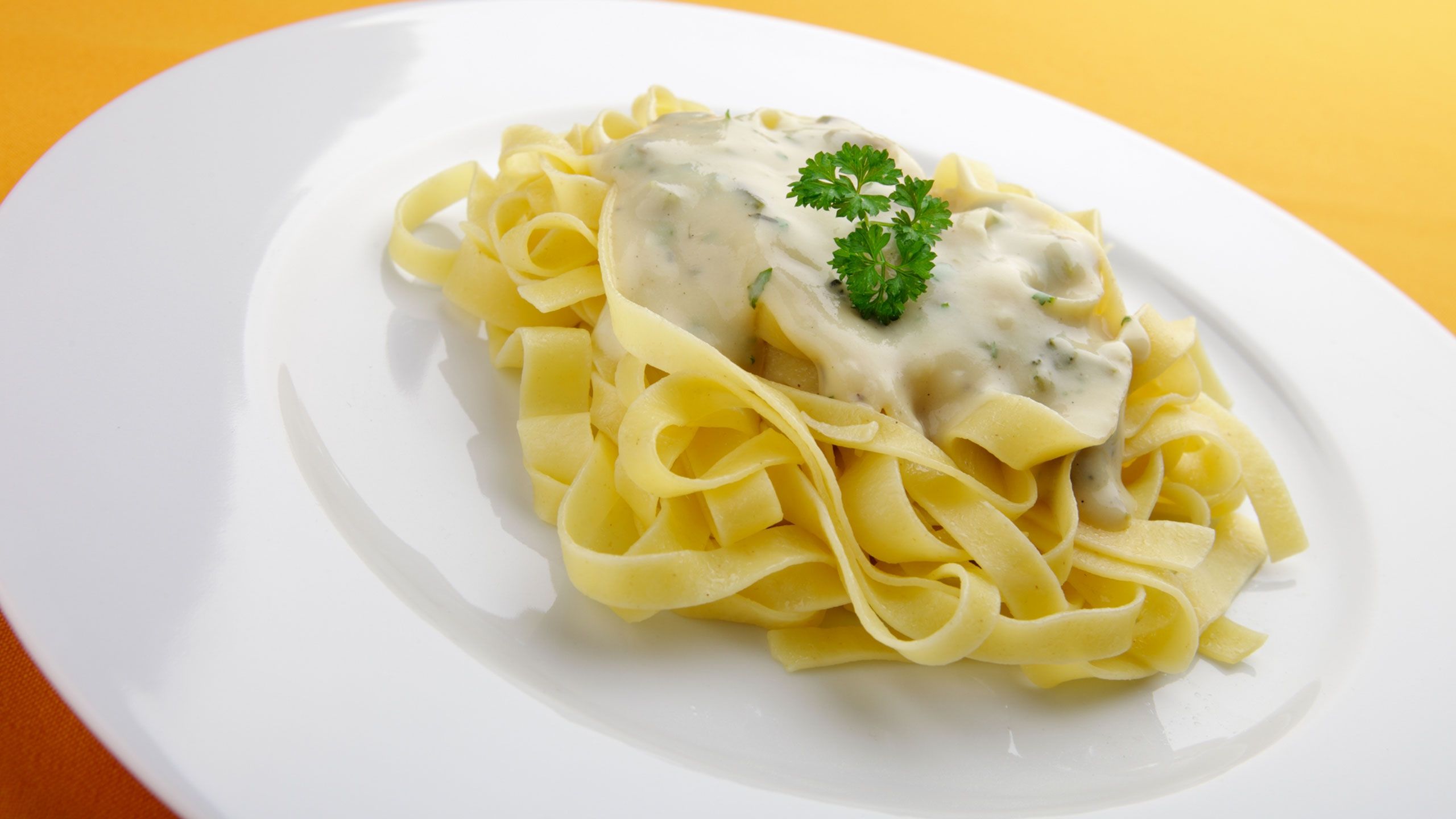 Найкращий, але дуже простий, сирний соус для макаронів