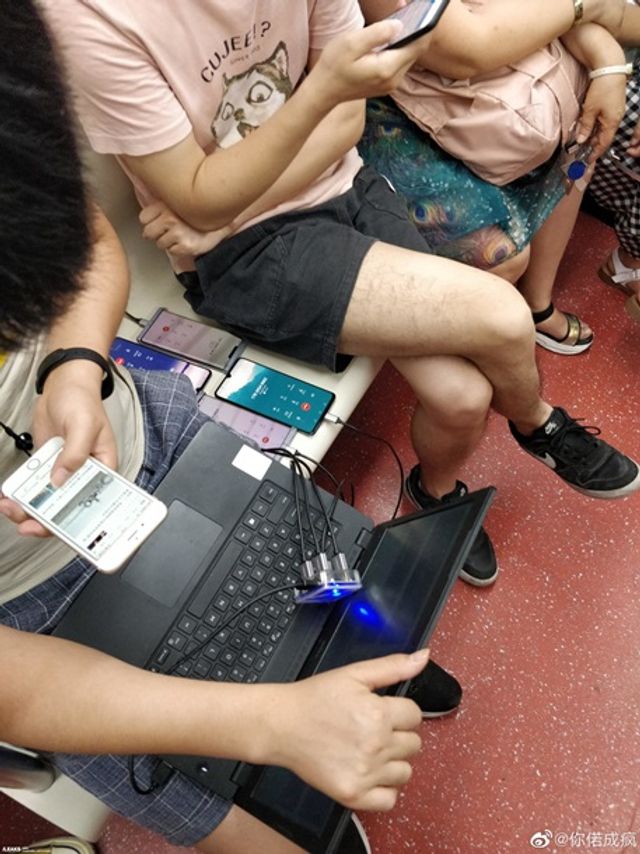 Huawei Mate 30 Pro показали на 'живих' фото - фото 343134