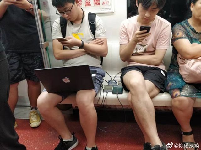 Huawei Mate 30 Pro показали на 'живих' фото - фото 343135