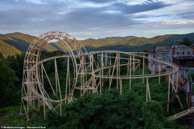 Закинутий парк атракціонів у США показали на атмосферних фото - фото 343160