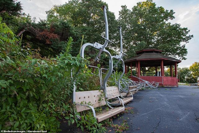 Закинутий парк атракціонів у США показали на атмосферних фото - фото 343165