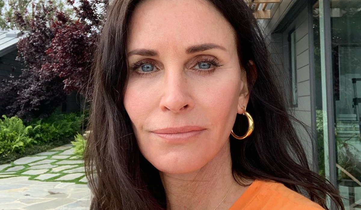 55-річна зірка серіалу ДРУЗІ похизувалась стрункою фігурою в купальнику