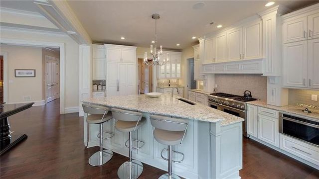 Американський хокеїст продає будинок з кінотеатром для одного глядача - фото 343496