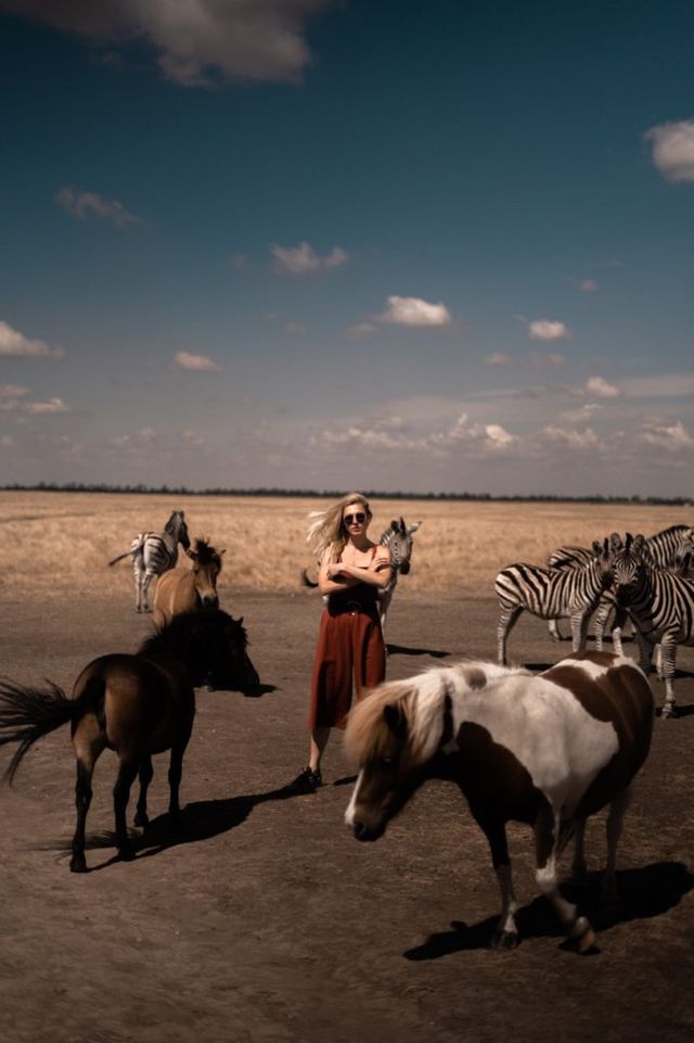 Рожеві озера і пустеля: блогерка показала неймовірні місця в Україні - фото 343517