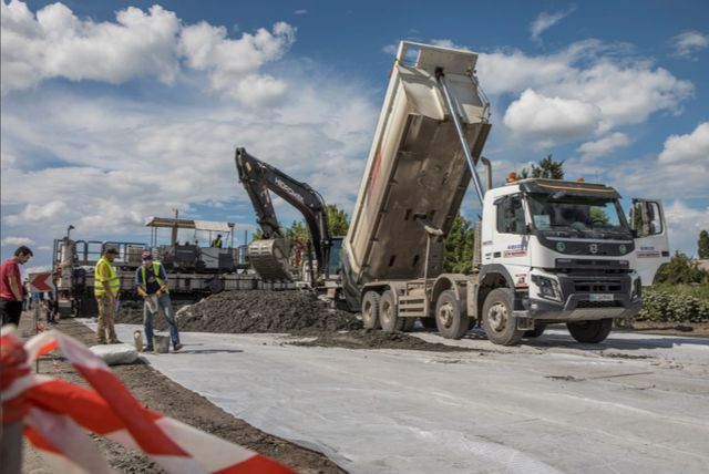 Як виглядає перше бетонне швидкісне шосе в Україні: фоторепортаж - фото 343652