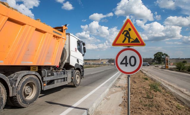 Як виглядає перше бетонне швидкісне шосе в Україні: фоторепортаж - фото 343654