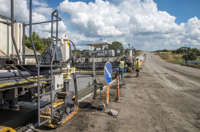 Як виглядає перше бетонне швидкісне шосе в Україні: фоторепортаж - фото 343655