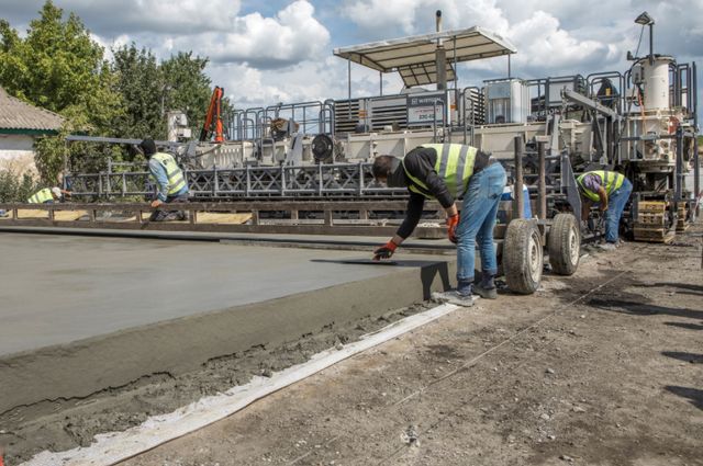 Як виглядає перше бетонне швидкісне шосе в Україні: фоторепортаж - фото 343657
