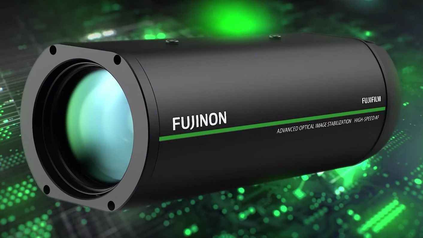 В Японії створили камеру, яка за кілометр визначає номер автомобіля