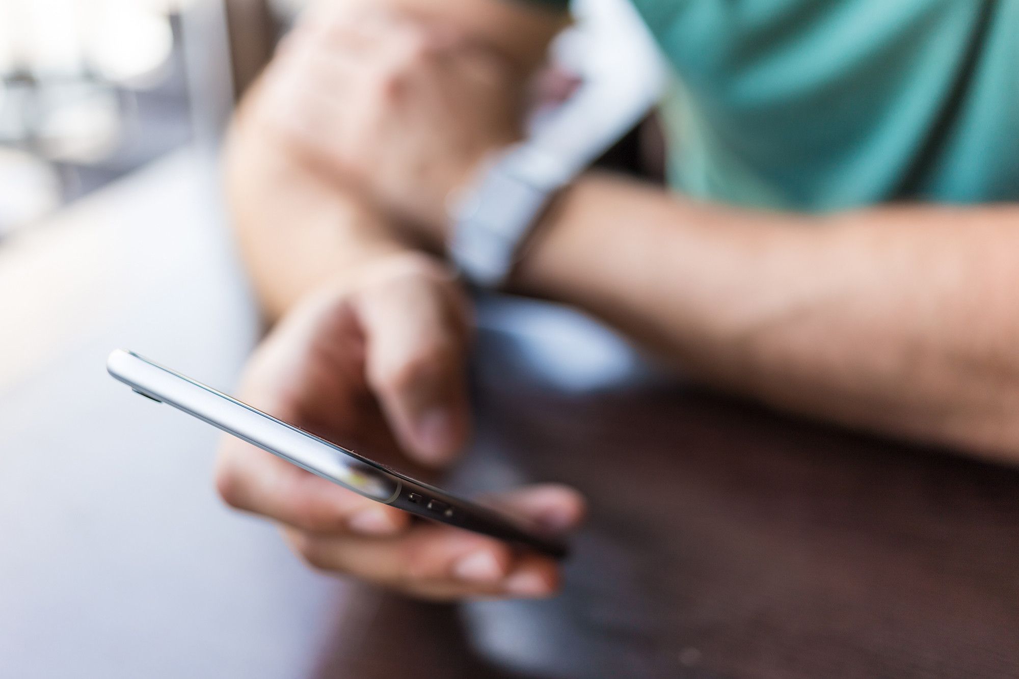 Скільки часу потрібно проводити зі смартфоном, аби набрати зайвого