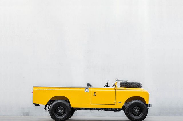 Вінтажний Land Rover пристосували для перевезення мотоциклів - фото 343797