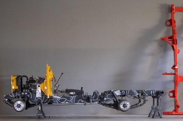 Вінтажний Land Rover пристосували для перевезення мотоциклів - фото 343798