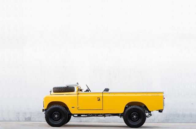 Вінтажний Land Rover пристосували для перевезення мотоциклів - фото 343801