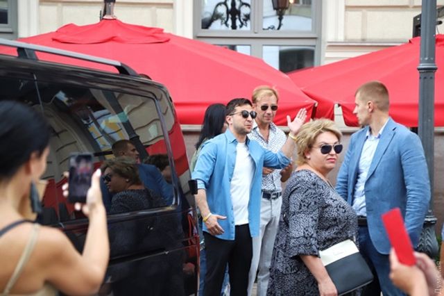 Як Зеленський відвідав зйомки Ліги сміху в Одесі (фото) - фото 343872