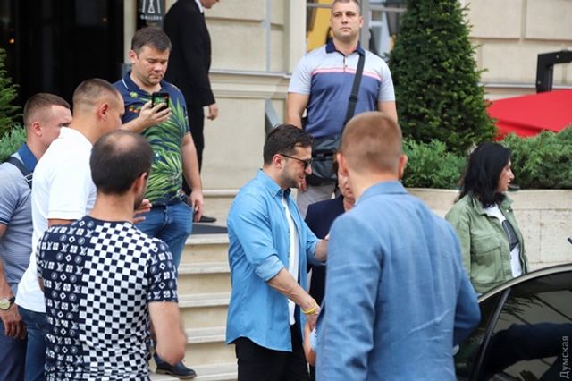 Як Зеленський відвідав зйомки Ліги сміху в Одесі (фото) - фото 343873