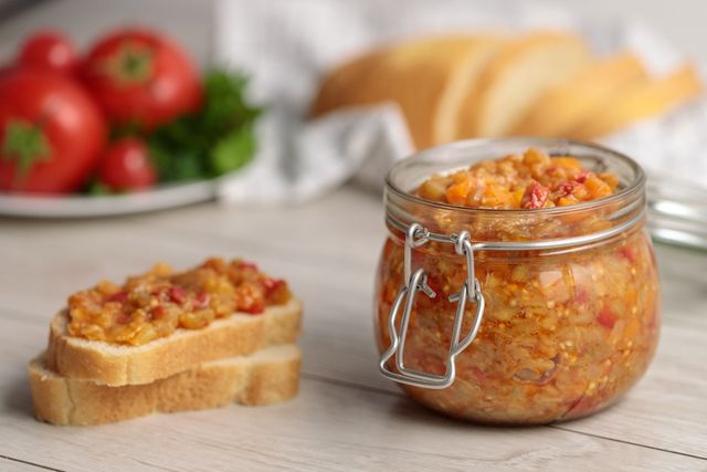 Ікра з баклажанів на зиму: покрокові рецепти смачної закуски з фото - фото 343948