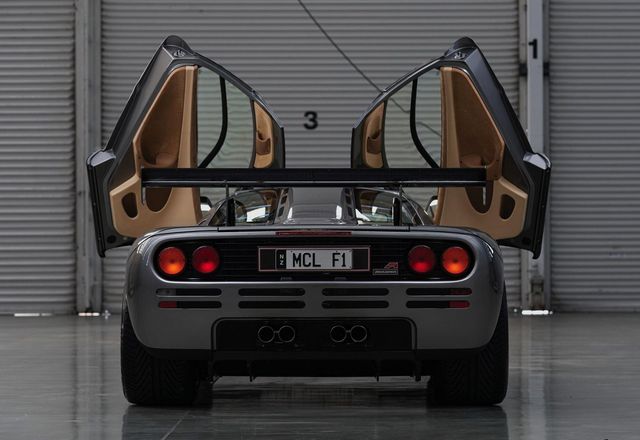 Один з двох унікальних McLaren піде з молотка - фото 344000