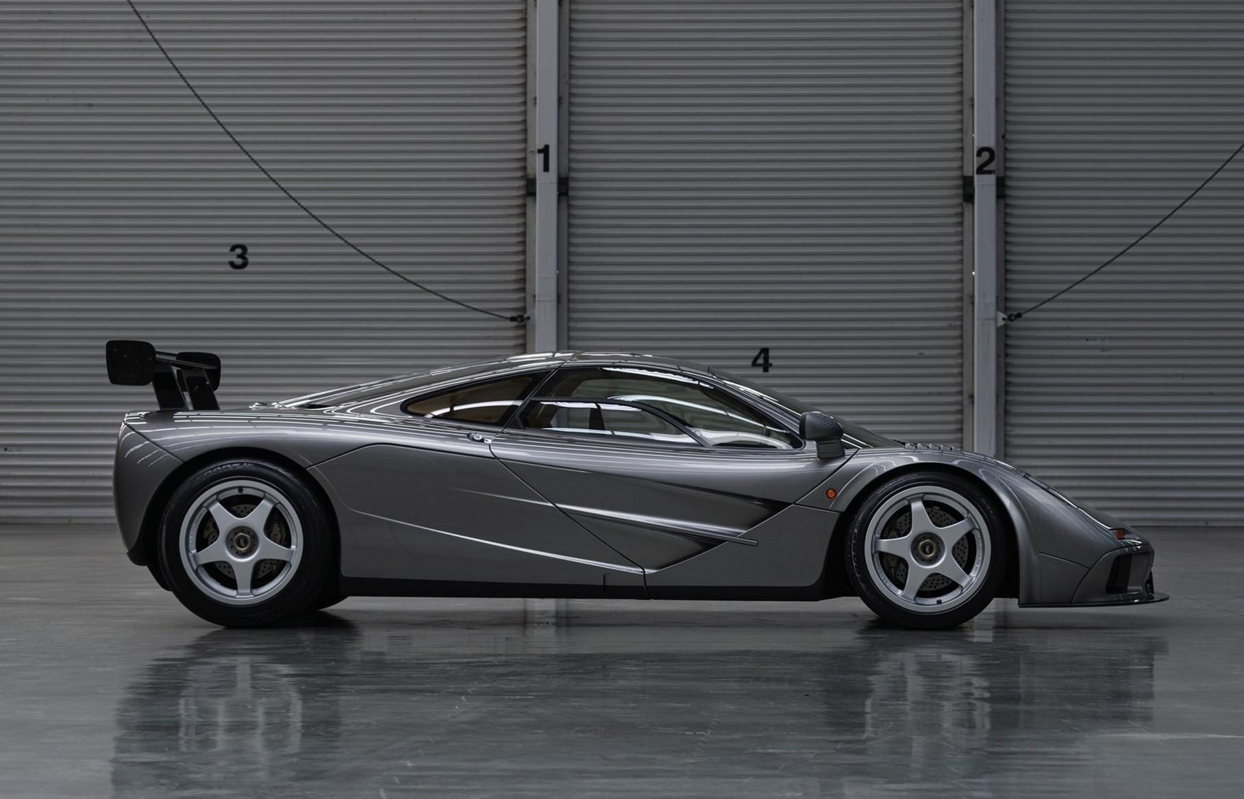 Один з двох унікальних McLaren піде з молотка