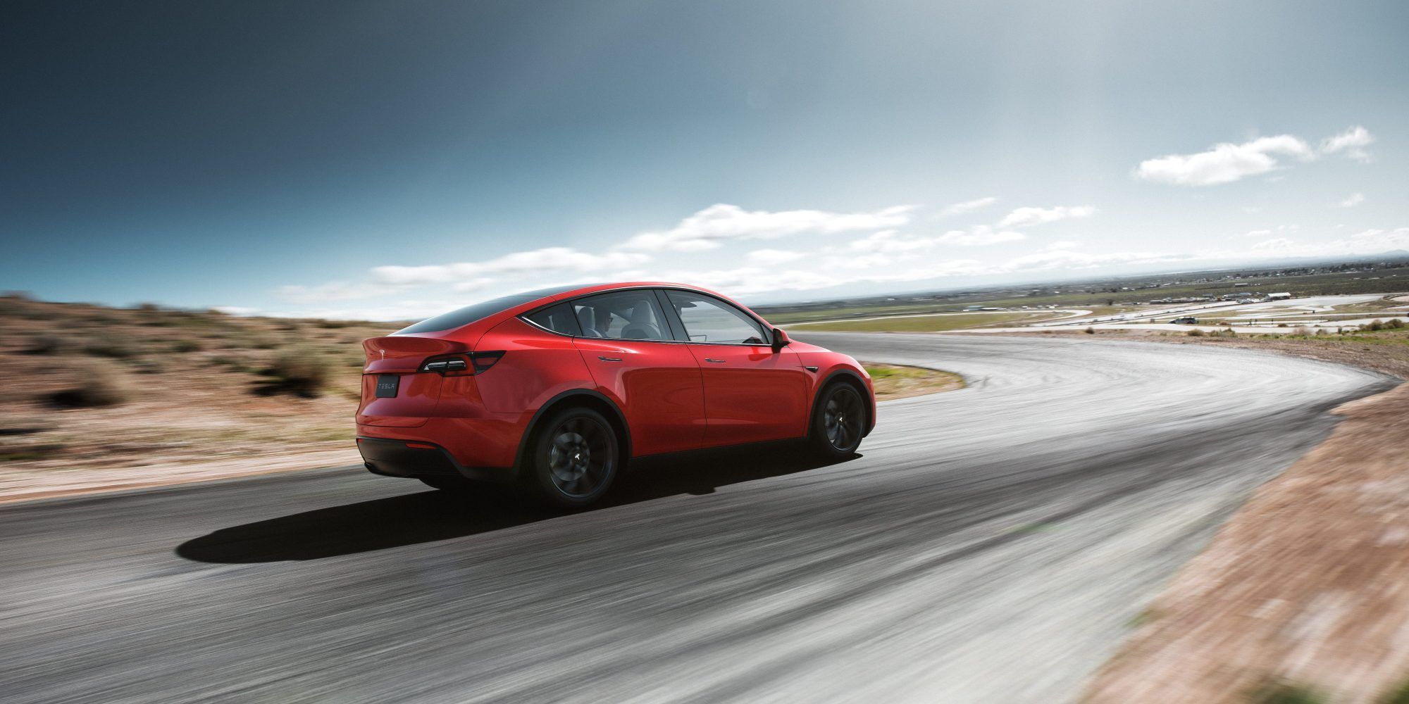 Tesla Model Y – компактний кросовер компанії - фото 1