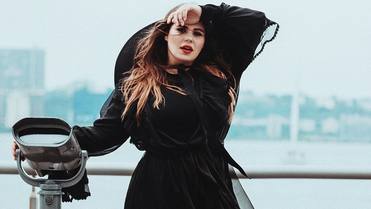 Солістка гурту KAZKA розбурхала мережу пікантним фото