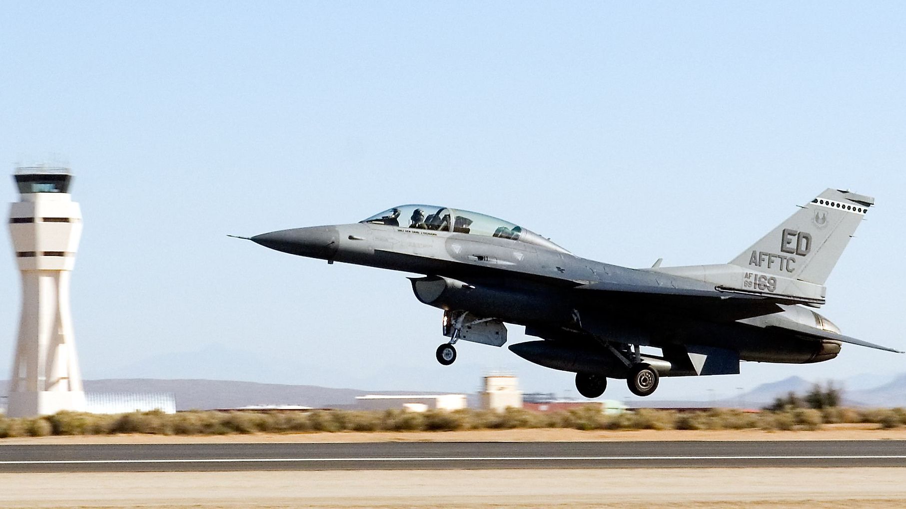 Винищувач F-16 - фото 1