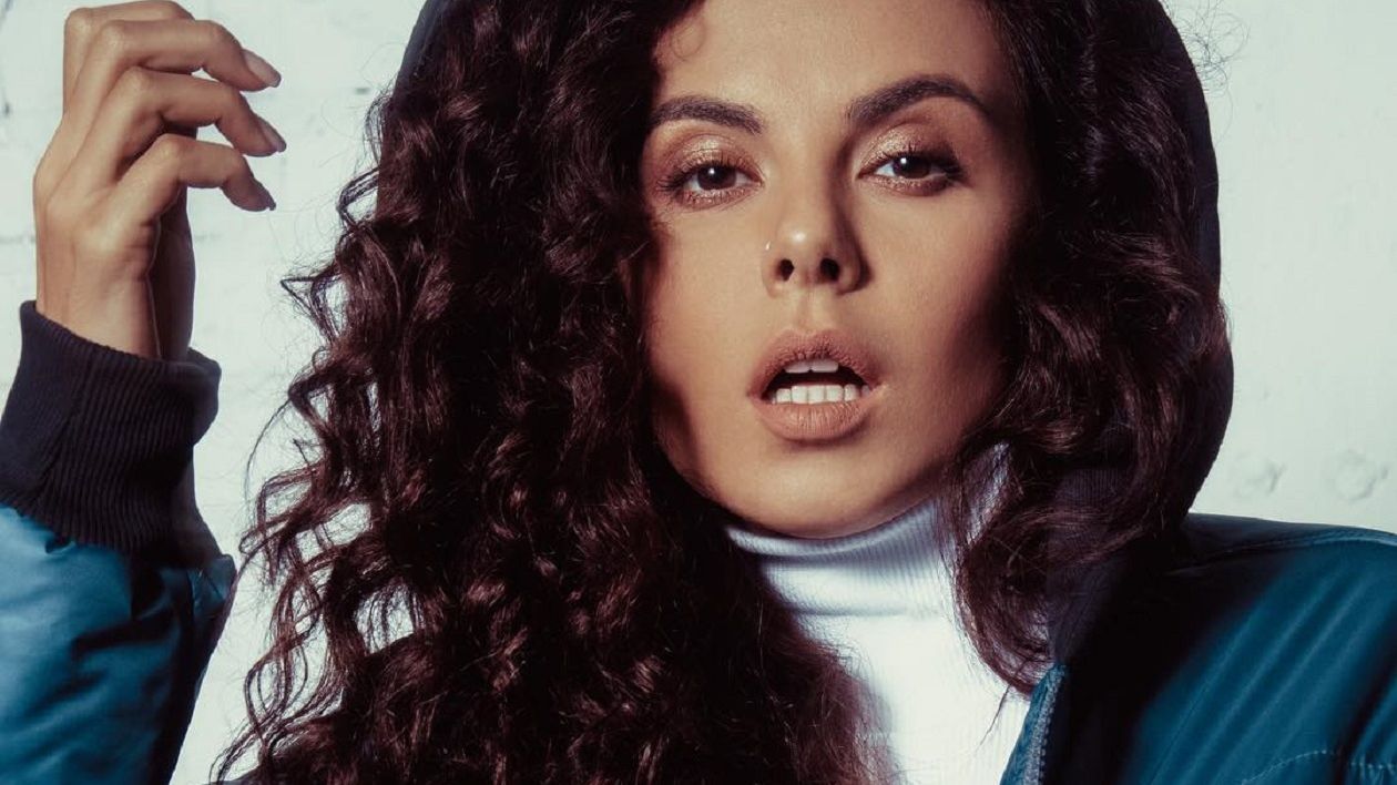 Каменських підкорила фанатів глибоким декольте