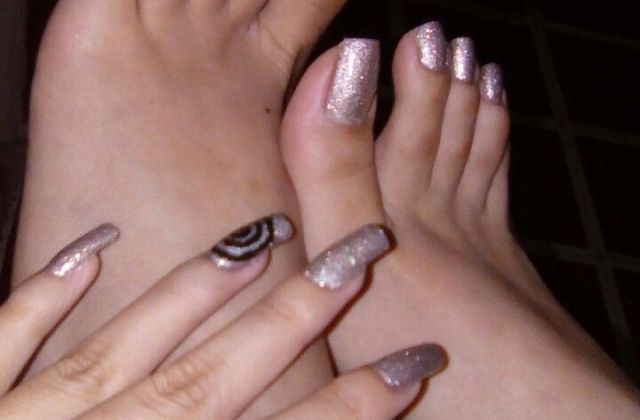 Наймодніший педикюр цього літа жорстко розкритикували у мережі - фото 344320