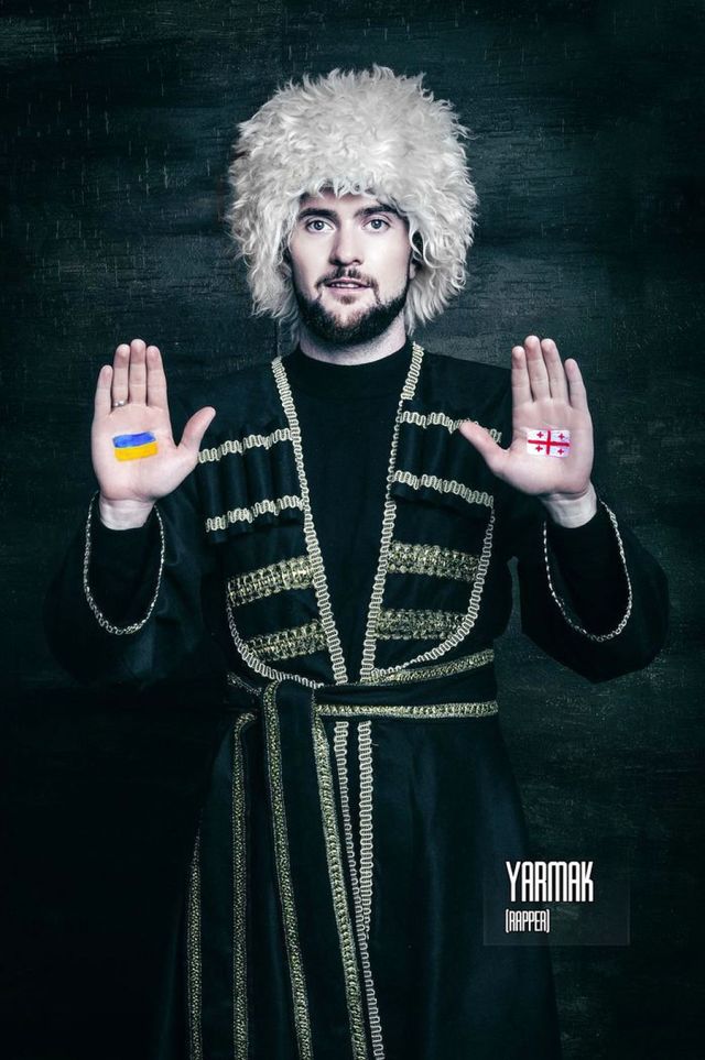 Міст дружби: Ольга Сумська й інші українські зірки знялися в ефектній фотосесії - фото 344352