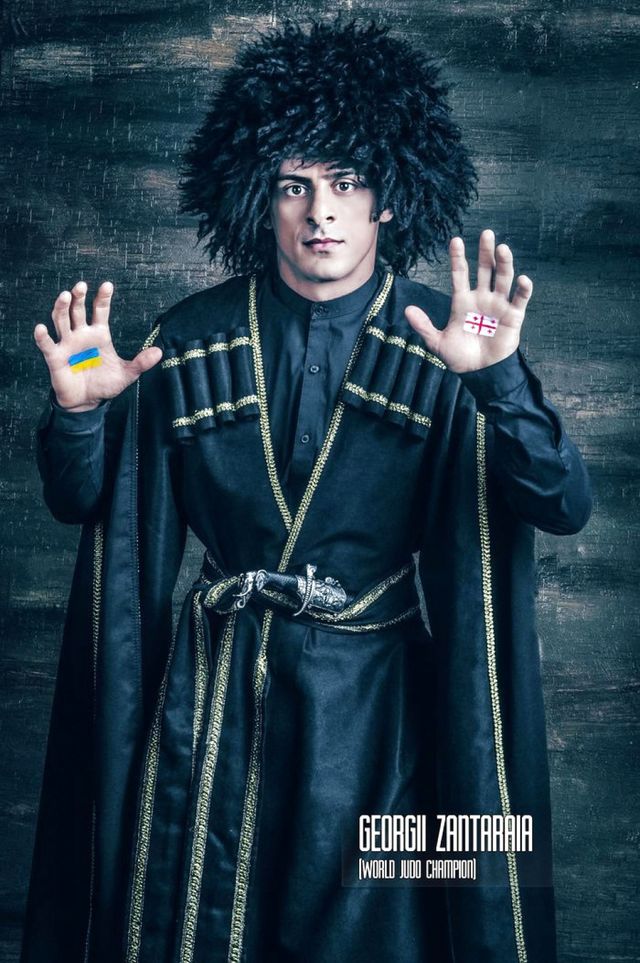 Міст дружби: Ольга Сумська й інші українські зірки знялися в ефектній фотосесії - фото 344357