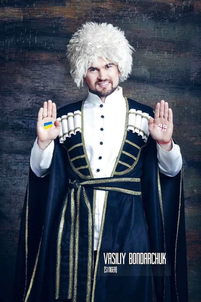 Міст дружби: Ольга Сумська й інші українські зірки знялися в ефектній фотосесії - фото 344359