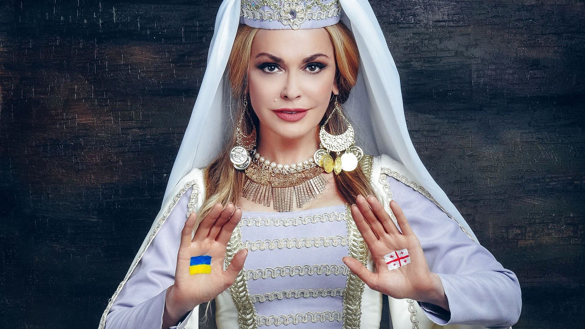 Міст дружби: Ольга Сумська й інші українські зірки знялися в ефектній фотосесії