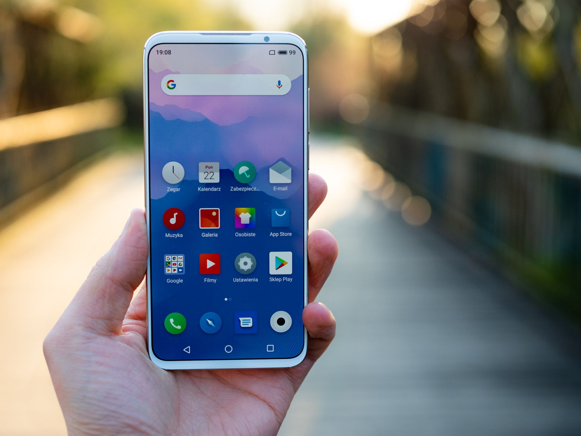 Іде на дно: Meizu звільнила третину співробітників, а також зачиняє фірмові магазини