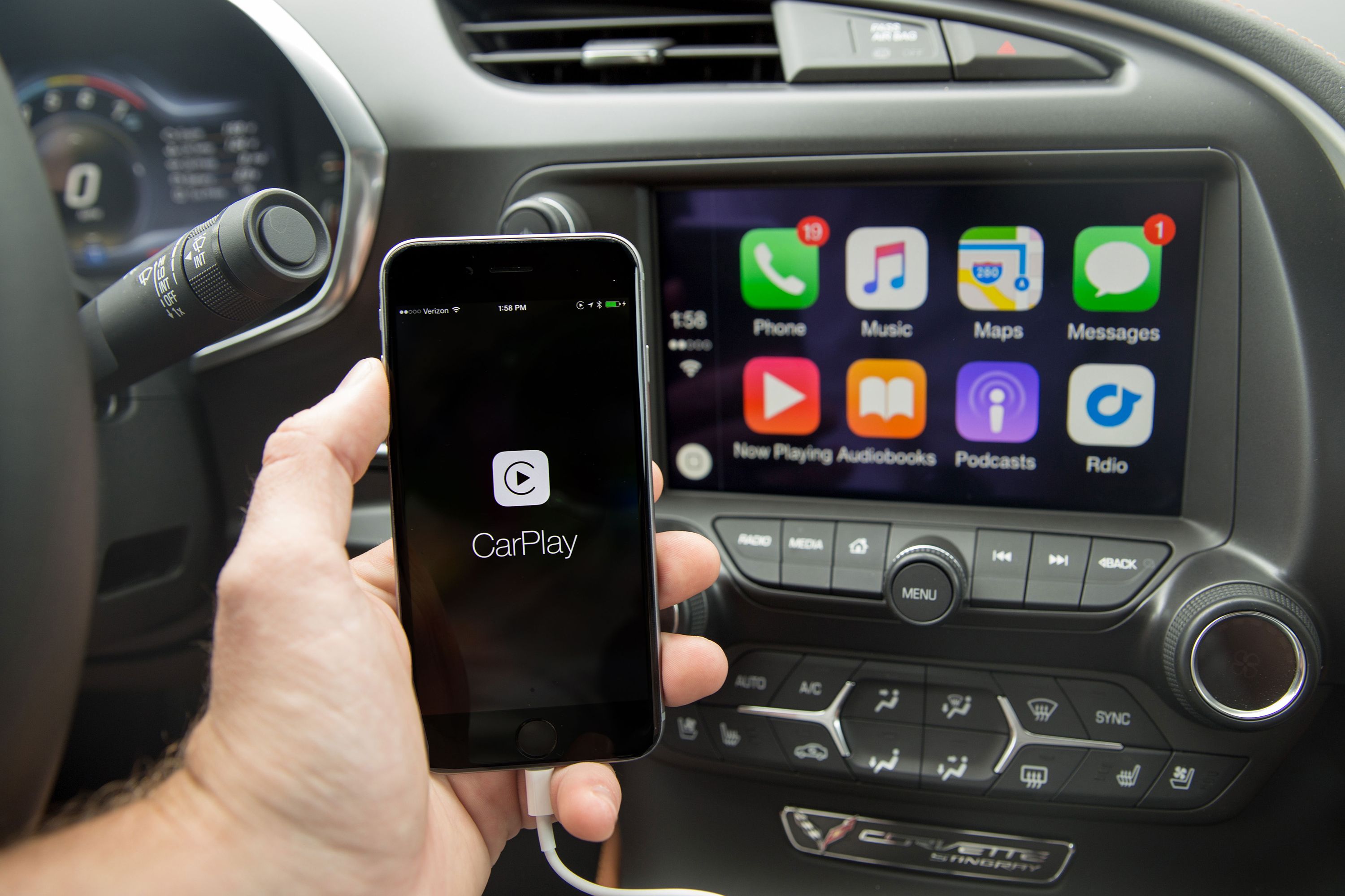 Умілець запустив Apple CarPlay на Android-планшеті: відео