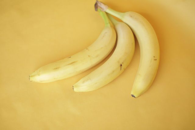 Замініть солодощі бананами та сухофруктами - фото 344683