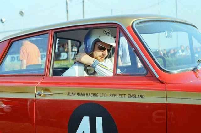 Старенький Lotus Cortina продали дорожче, ніж коштує гіперкар Lamborghini Huracan - фото 344816