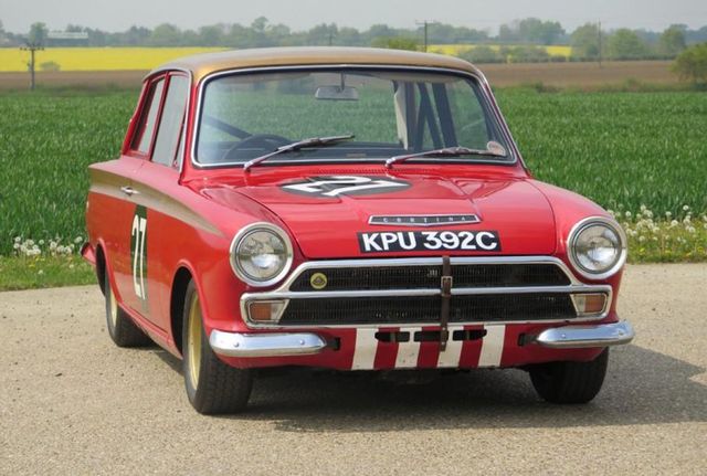 Старенький Lotus Cortina продали дорожче, ніж коштує гіперкар Lamborghini Huracan - фото 344821