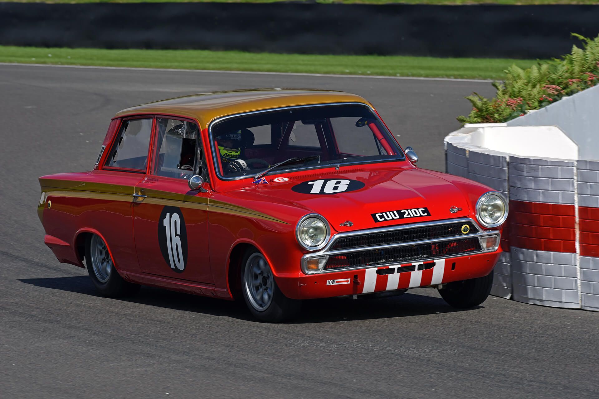 Старенький Lotus Cortina продали дорожче, ніж коштує гіперкар Lamborghini Huracan