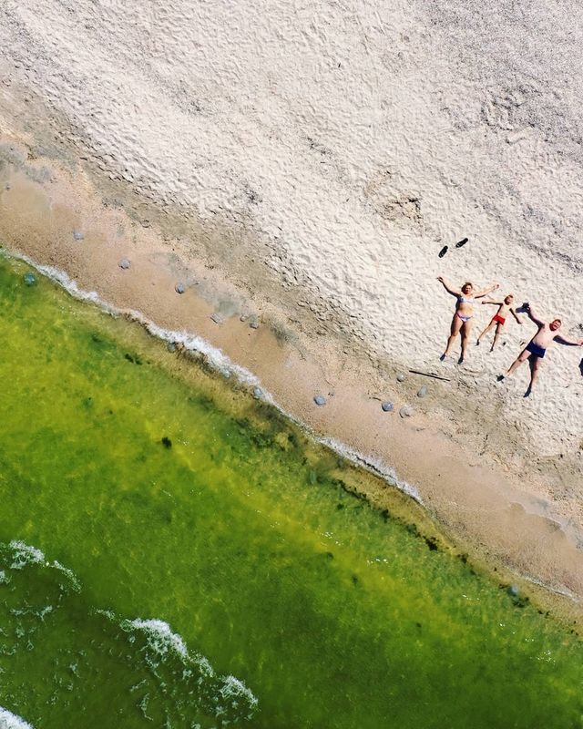 Порожні пляжі Криму показали з висоти пташиного польоту - фото 344876