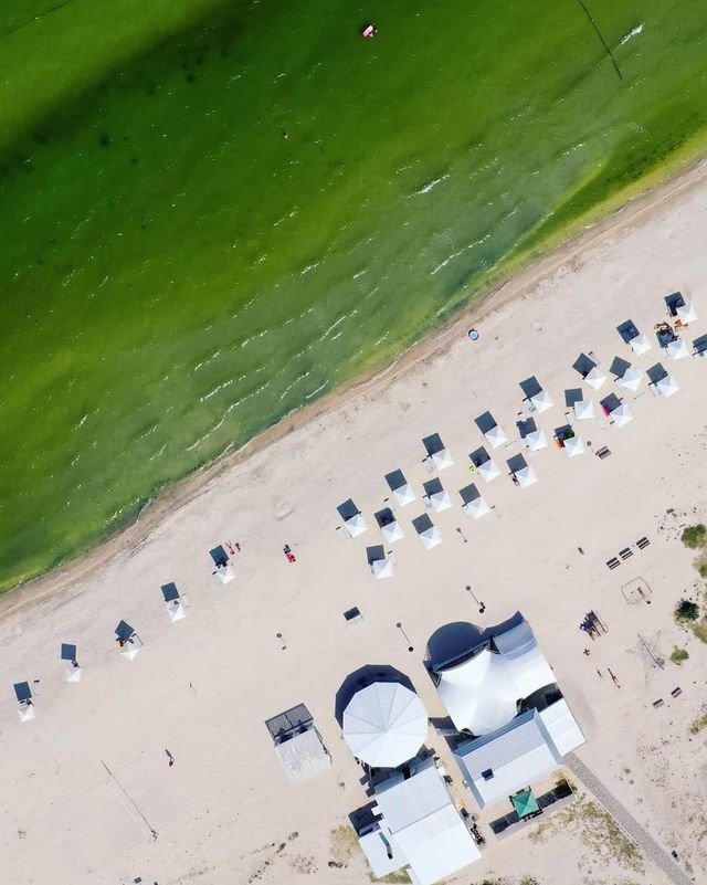 Порожні пляжі Криму показали з висоти пташиного польоту - фото 344879