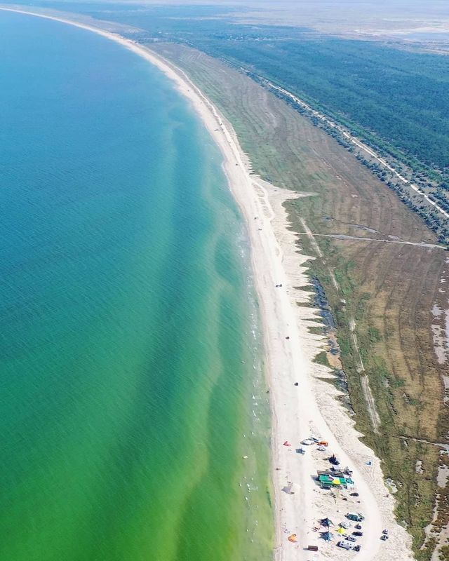 Порожні пляжі Криму показали з висоти пташиного польоту - фото 344880