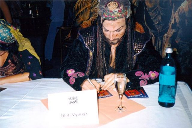 Олег Винник відзначає 46-річчя: як змінювався кумир українок - фото 344890